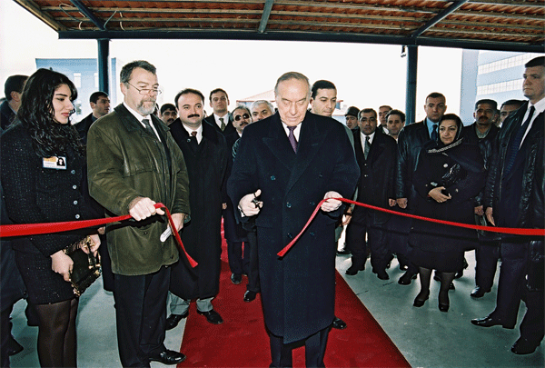 Bakı tütün fabrikinin açılışı mərasimində Azərbaycan Prezidenti Heydər Əliyevin nitqi - 1 fevral ‎‎2000-ci il