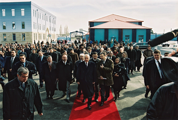 Речь Президента ‎Азербайджанской ‎Республики Гейдара ‎Алиева на церемонии ‎открытия Бакинской ‎табачной фабрики - 1 ‎февраля 2000-го года